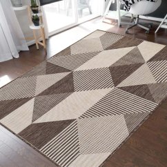 Štýlový koberec s geometrickými vzormi v hnedej farbe
