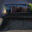 Prošívaný sametový přehoz na postel černé barvy