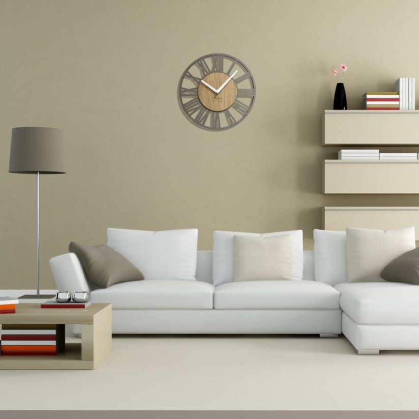 Jednoduché šedé nástěnné hodiny v dřevěném designu