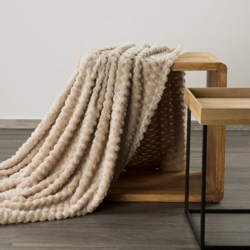 Hustá béžová deka s moderním vzorem