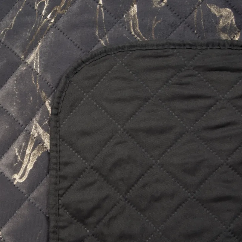 Zamatový prehoz na posteľ s potlačou imitujúcou mramor - sivá