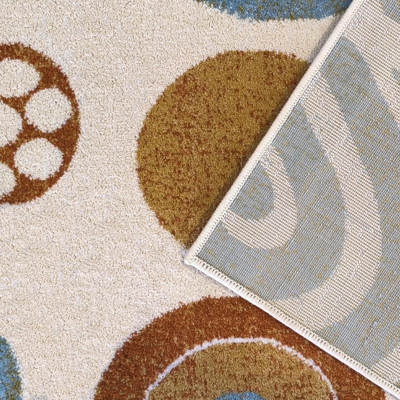 Detský koberec v jemných farbách so vzormi