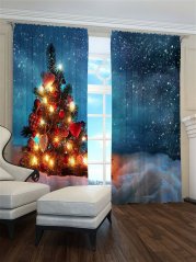 Modrý vánoční závěs s vánočním stromečkem