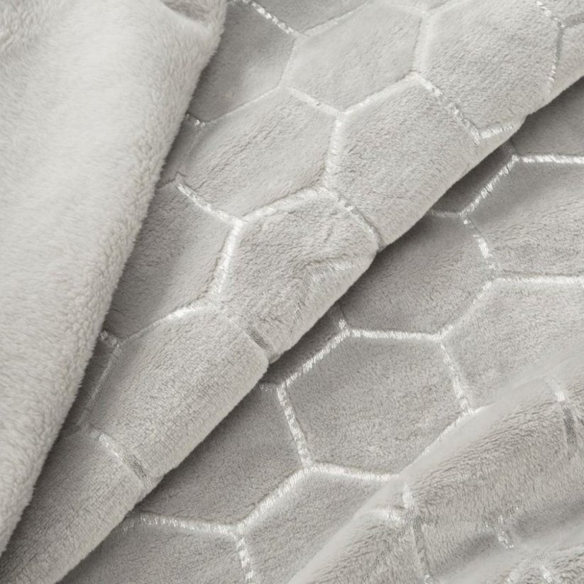 Pătură din microfibră caldă, gri deschis, cu model argintiu
