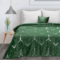 Kvalitná a hrejivá zelená deka zdobená strieborným geometrickým tvarom 150 x 200 cm 