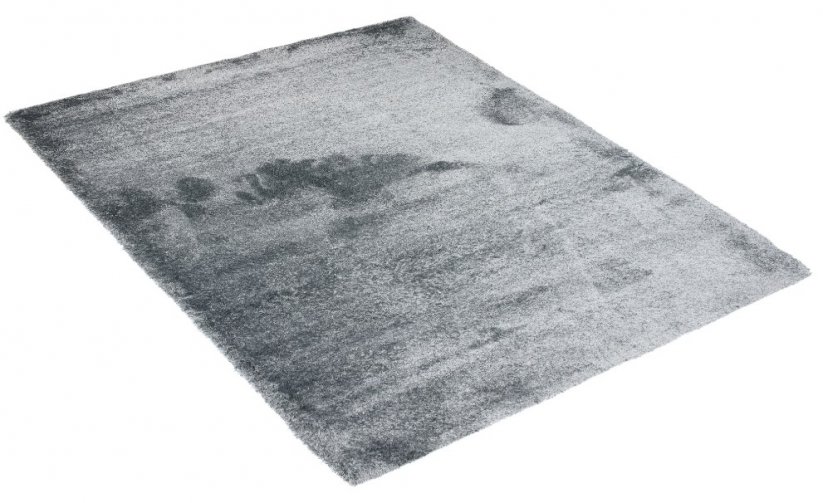 Hebký koberec sivej farby
