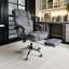 Ergonomická kancelářská židle s opěrkou nohou a masážní péčí - šedá látka