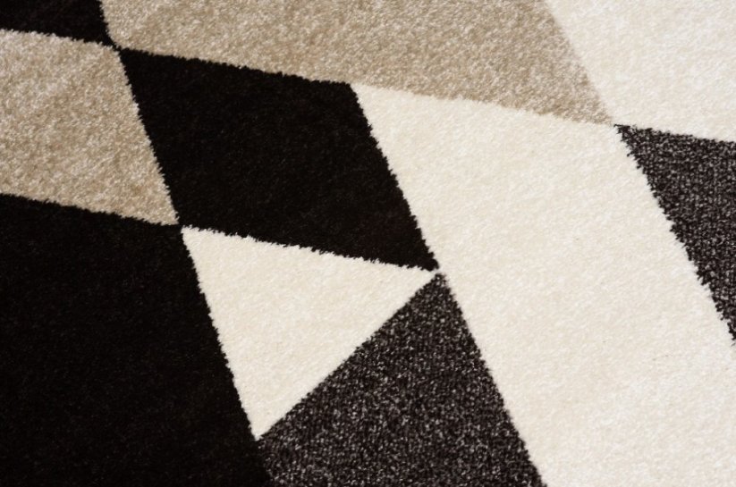 Moderný koberec s farebným vzorom - Rozmer koberca: Šírka: 133 cm | Dĺžka: 190 cm