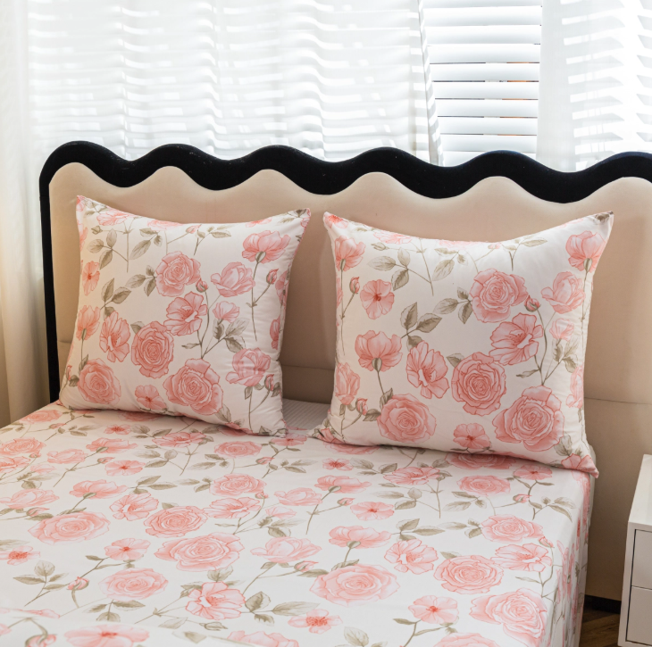 Romantická biela posteľná bielizeň s ružovými ružami