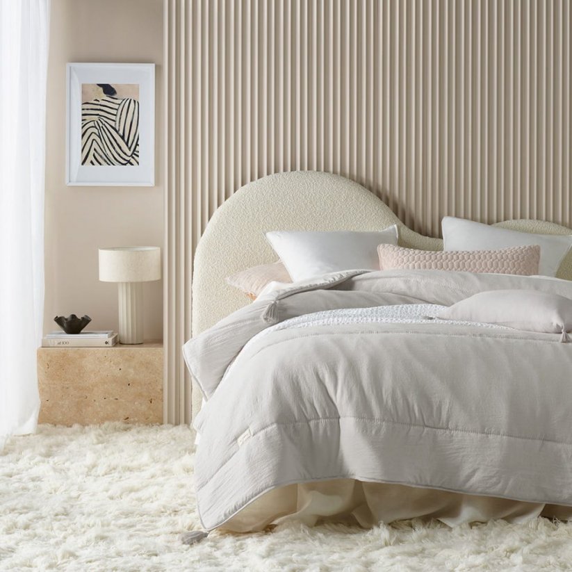Noemi Világosszürke ágytakaró bojtokkal 170 x 210 cm