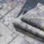 Moderner grauer Teppich mit Quasten im skandinavischen Stil