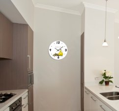 Weiße Küchenwanduhr