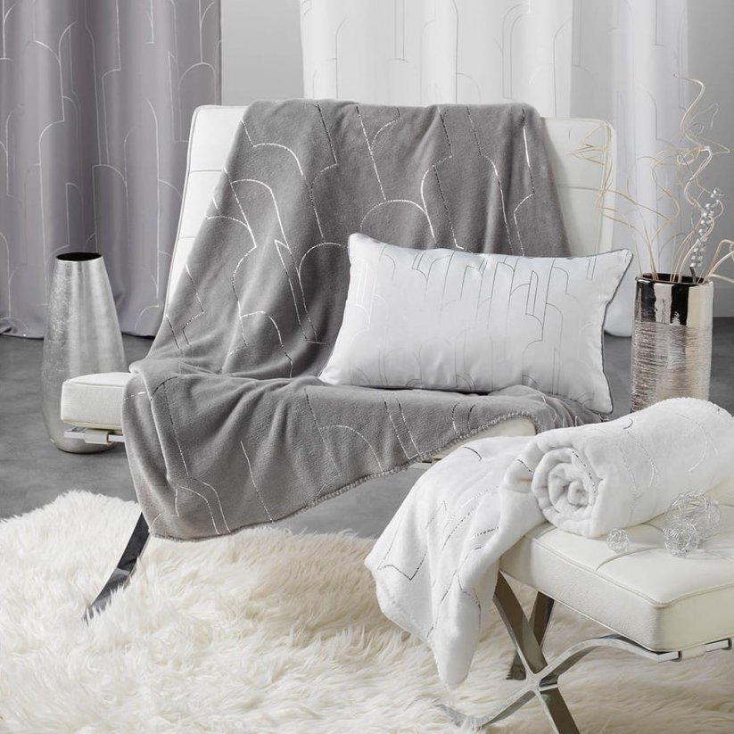 Fehér takaró Skandináv stílusban ezüst mintával 125 x 150 cm