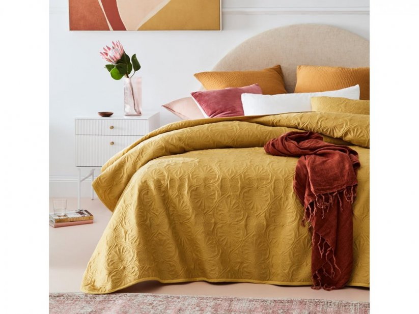 Moderní jednobarevný přehoz na postel žluté barvy 200 x 220 cm