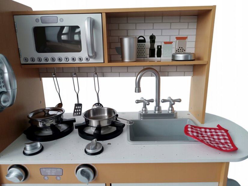 Cucina in legno per bambini con accessori e illuminazione a LED