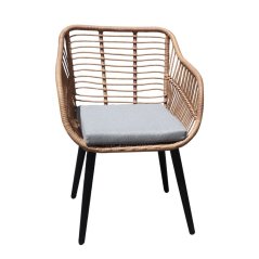 Garten-Rattanmöbel - Stühle und Tisch