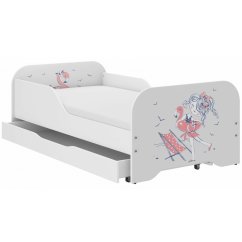 Pat pentru copii MIKI 160 x 80 cm cu motivul unei fete pe plajă