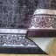 Elegantný čierny koberec s ornamentálnym lemom