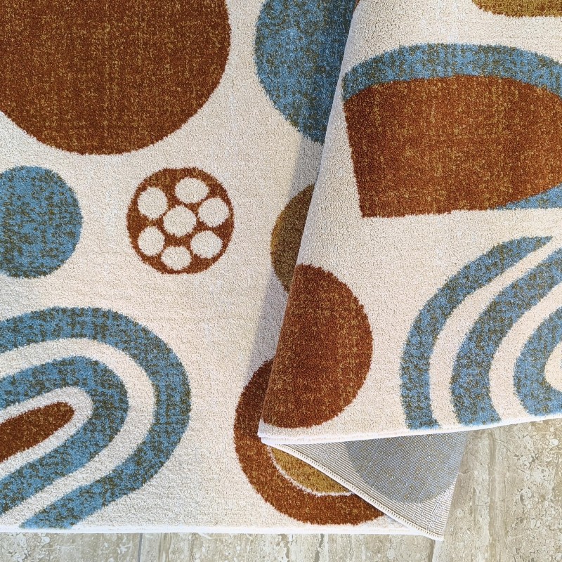 Detský koberec v jemných farbách so vzormi