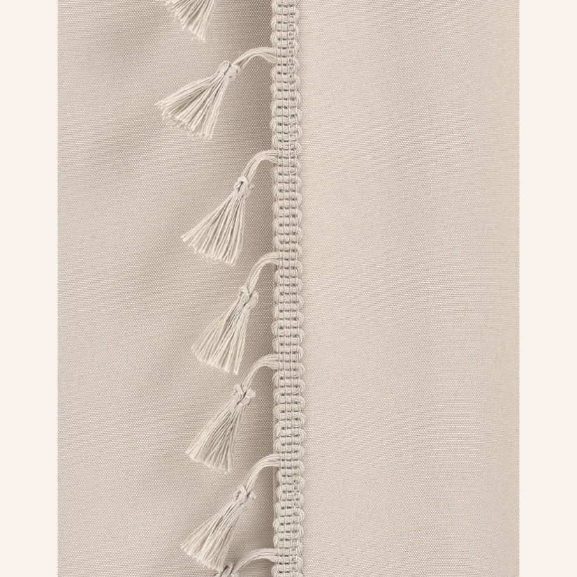 Svetlobéžový záves Lara na strieborné kruhy so strapcami 140 x 260 cm