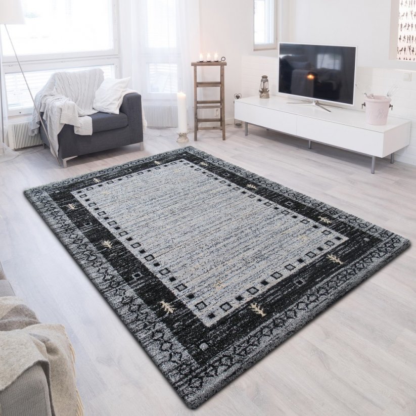 Moderný sivý koberec