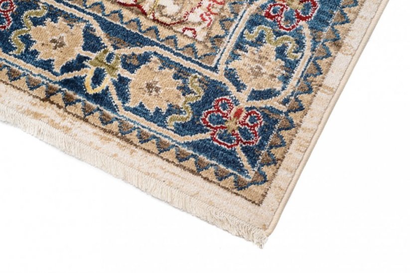 Kremasti orijentalni tepih u marokanskom stilu