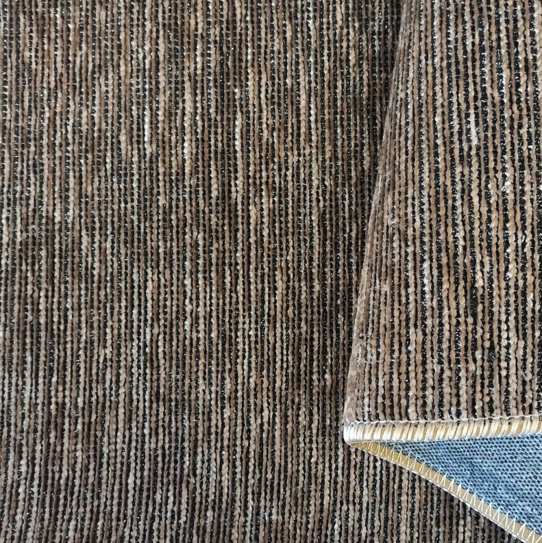 Kvalitní béžový koberec s třásněmi
