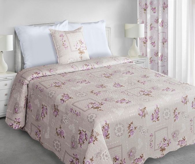 Bežové obojstranné prehozy na posteľ s kvetinovým vzorom 