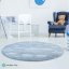 Originálny okrúhly koberec do detskej izby modrej farby