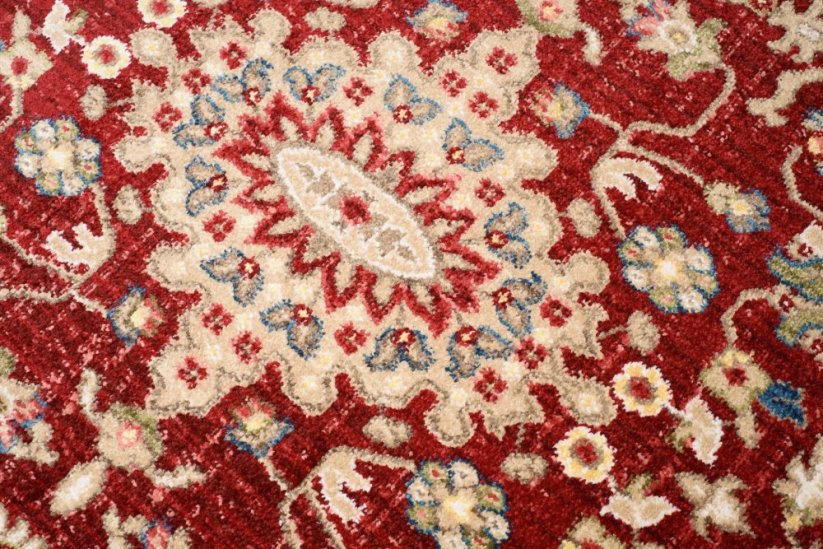 Кръгъл винтидж килим в червено