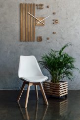 Einzigartige Wanduhr aus Holz
