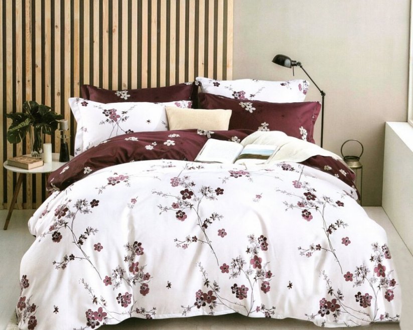 Obojstranné posteľné oblečenie v bielej a bordovej farbe s nežnými kvetmi