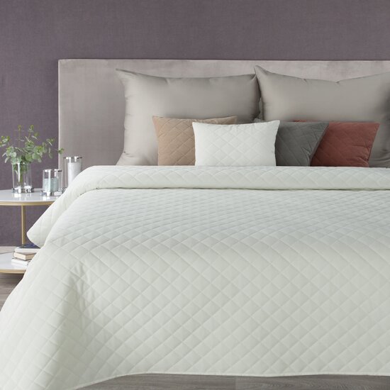 Velvet bedspread quilted in geometric pattern