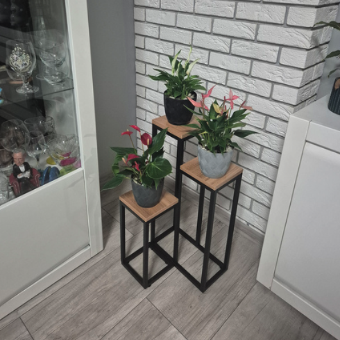 Suport de flori modern cu 3 etaje din metal pentru mansardă