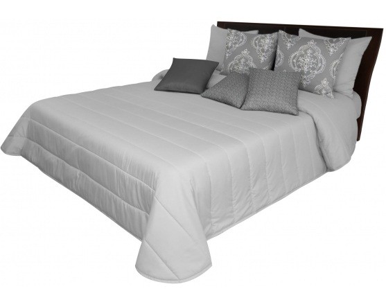 Svetlosivý prehoz cez posteľ Svetlosivý prehoz cez posteľ