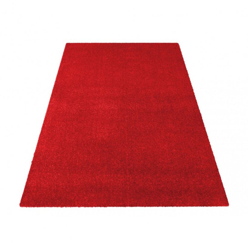 Jednobarevný shaggy koberec červené barvy
