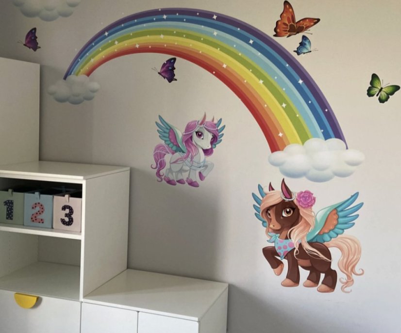 Pohádková duhová nálepka na zeď - jednorožec, obloha a motýli