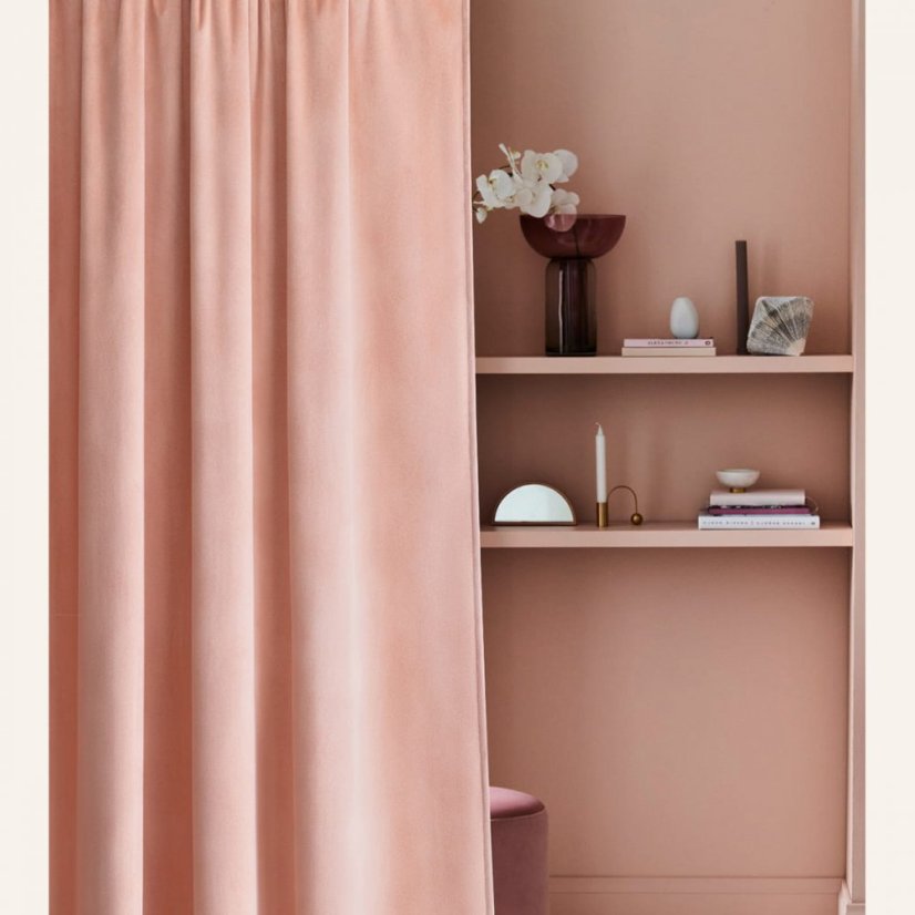 Púdrovo ružový velúrový záves Charmy na zlaté kruhy 140 x 250 cm