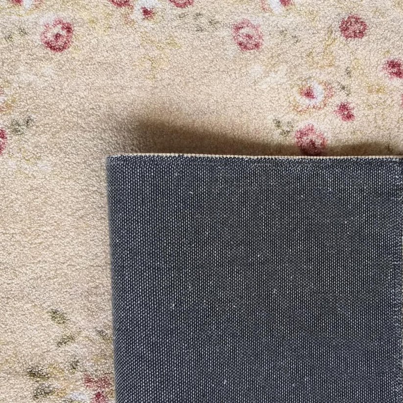 Декоративен килим в сиво и кремаво