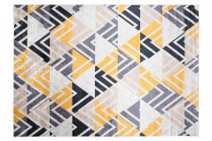 Výrazný trendový koberec s geometrickým vzorom