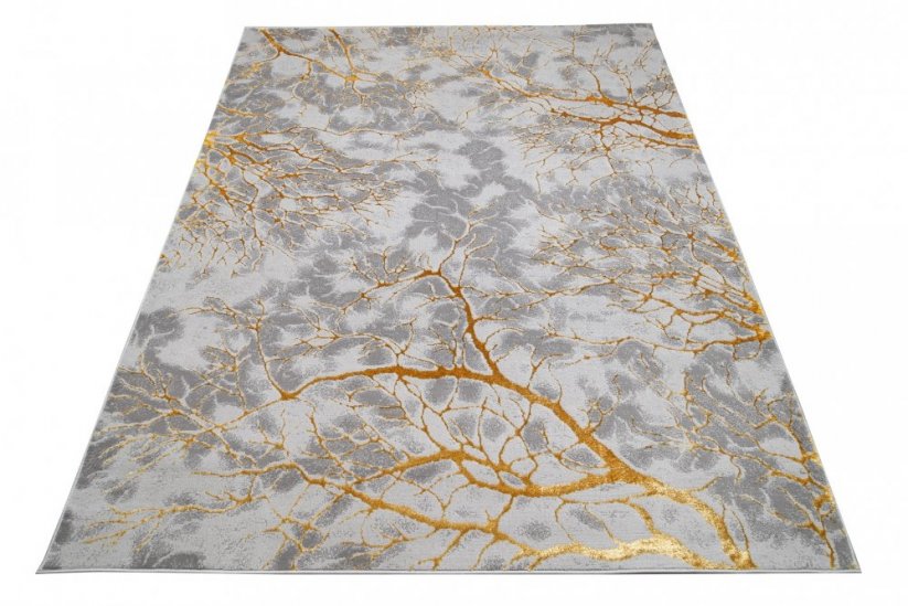 Jednoduchý moderný koberec sivej farby so zlatým motívom