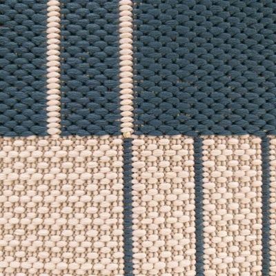 Kvalitný koberec s geometrickým vzorom