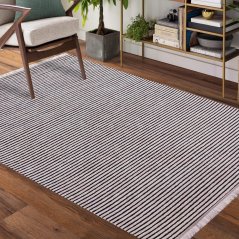 Светлорозов килим за всекидневната