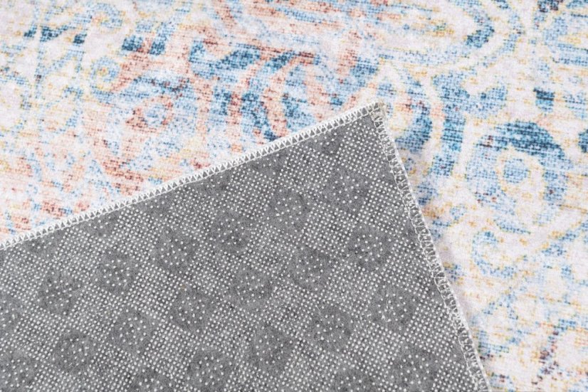 Moderný koberec v hnedých odtieňoch s jemným vzorom