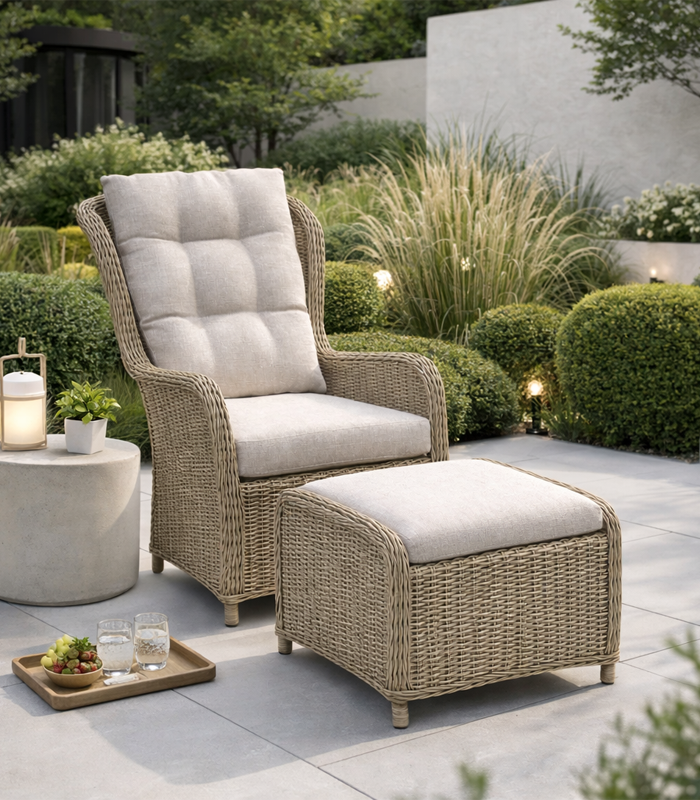 Záhradné relaxačné ratanové kreslo s podnožkou