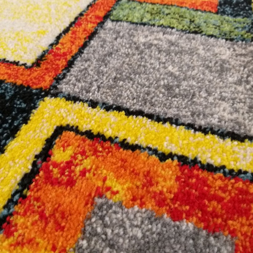 Цветен килим с квадратчета, подходящ за детска стая