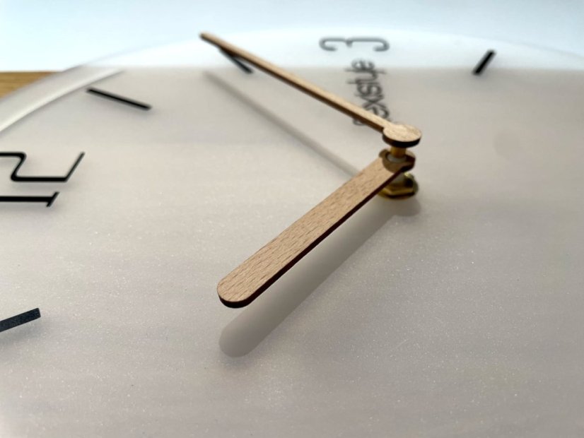 Wanduhr aus Eiche GEOMETRIC - Milchglas