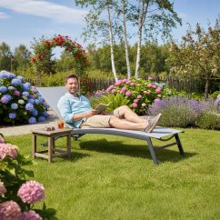 Verstellbare Gartenliege in Hellgrau