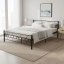 Pat metalic modern cu cadru stabil în design minimalist