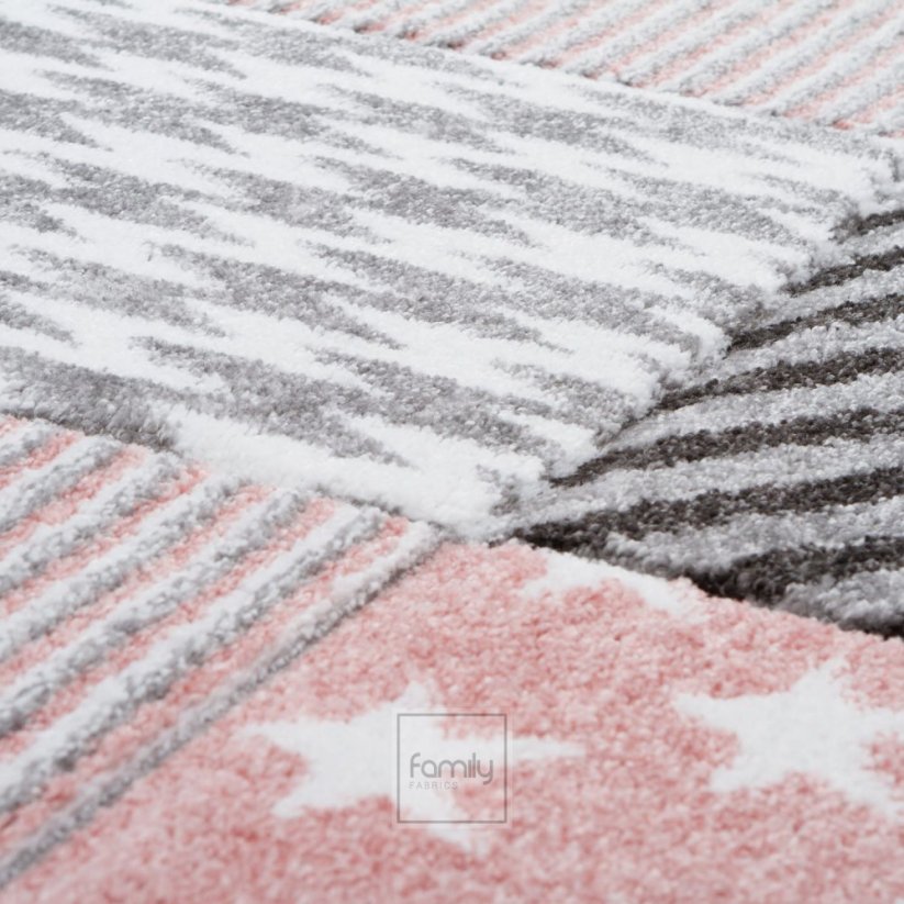 Kulatý dětský koberec se vzorem v růžové barvě